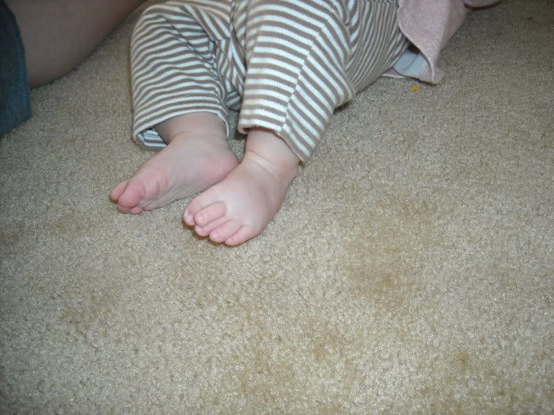 Babies with overlapping toes - BabyCenter